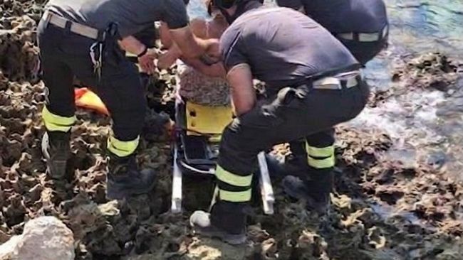 ​Favignana, soccorsa una donna incastrata tra gli scogli di Cala Rossa