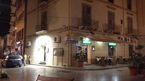 Ancora un furto in un bar di piazza Mokarta, scippo ai danni di due donne. Dov’è la videosorveglianza comunale?