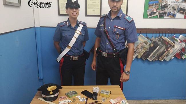 Erice, arrestato dai carabinieri per detenzione stupefacenti