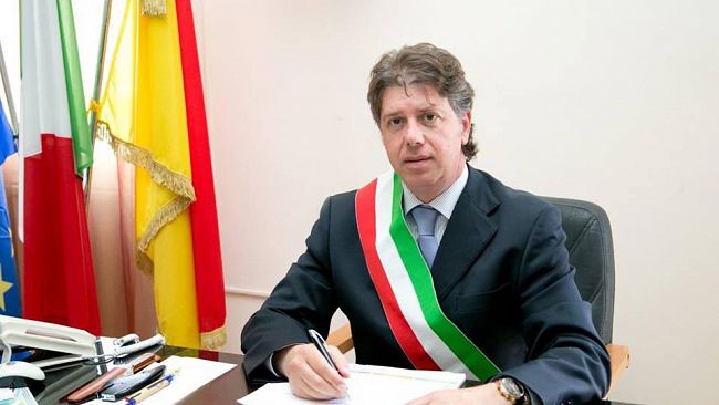 Incendio all’interno dell’Azienda Agricola Norrito: il sindaco Castiglione esprime solidarietà all’imprenditore Gaspare Leggio