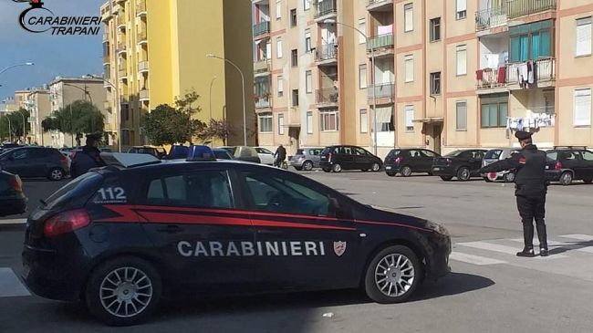 Trapani, Rione Palme, violenta lite tra vicini di casa. Esplosi anche colpi di pistola