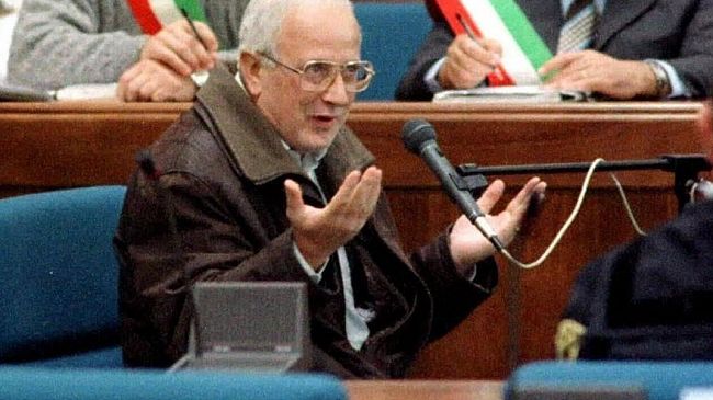 E’ morto Raffaele Cutolo, “o’ professore”, capo storico della camorra. Aveva ispirato anche una canzone di De Andrè