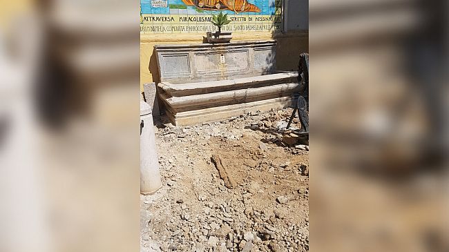 Manutenzione della zona esterna pedonale accanto alla Chiesa San Francesco