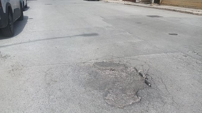 Trapani, profonda buca in via Alessandro De Santis