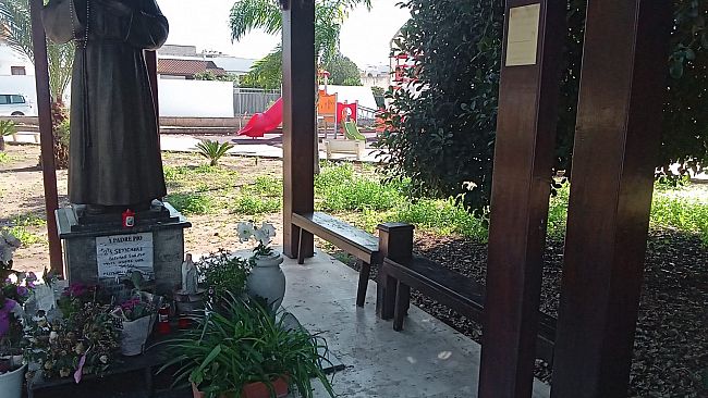 Campobello, atto vandalico alla villetta di Padre Pio