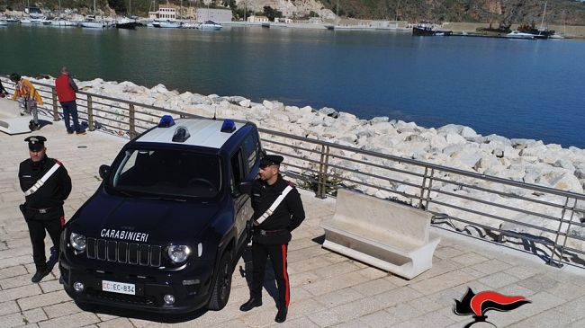 Castellammare del Golfo, furto in un camper in sosta: arrestati due uomini
