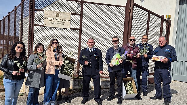 Castelvetrano, ai detenuti i dolci della Pasqua del gruppo catechismo di Mazara