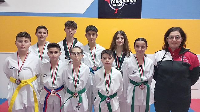 Mazara, gli atleti del Fighter Taekwondo vincono diverse medaglie nel campionato in Campania 