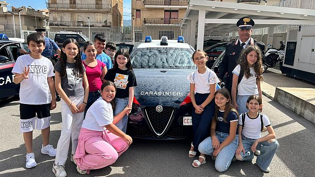 Cultura della legalità: i carabinieri di Partinico accolgono gli studenti in caserma