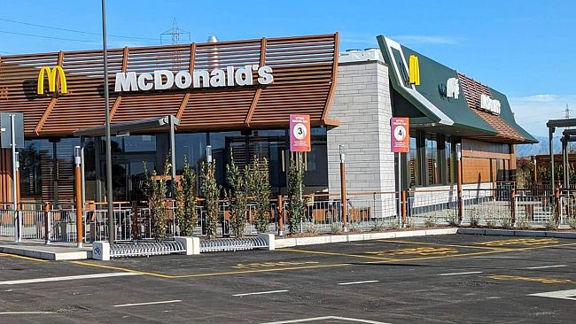 mazara-domenica-31-agosto-linaugurazione-del-mcdonalds-in-via-salemi-allingresso-della-citta