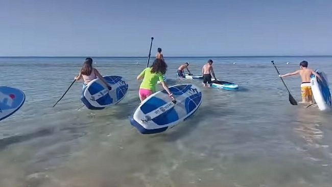 Mazara, gli alunni dell'I.C. G. Grassa conquistano il mare sulla tavola da Sup con un'avventura indimenticabile 