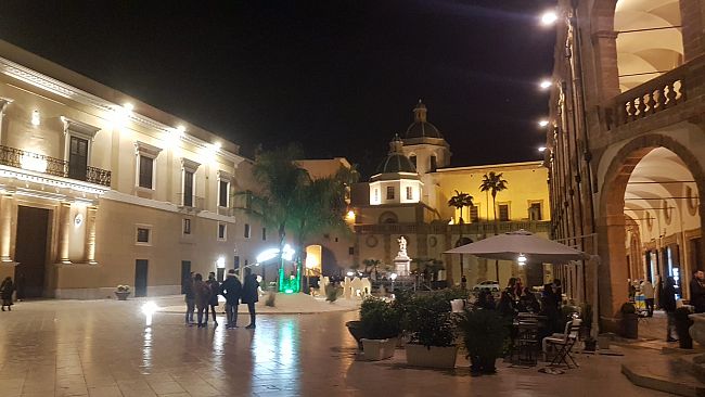 Mazara, il Natale non arresta le violenze fra i giovani nel centro storico   