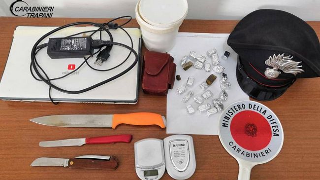 Trapani: arrestato dai Carabinieri per spaccio di droga