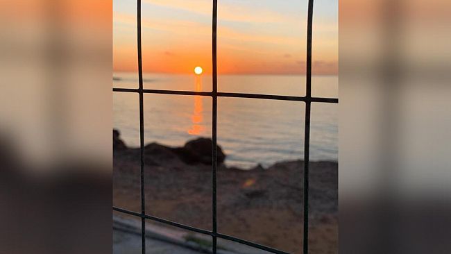 Ultime della sera, “Tramonto in gabbia”