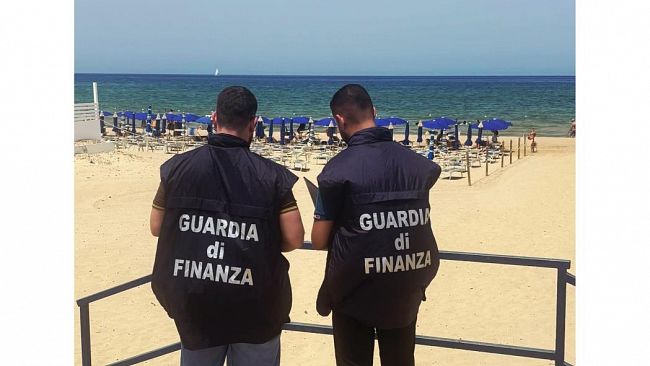 Scoperti 12 lavoratori in nero in due ristoranti di Alcamo marina e Castellammare