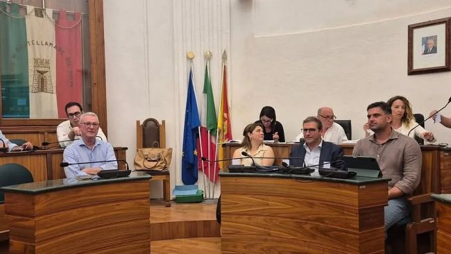 Castellammare, approvati 8 debiti fuori bilancio in consiglio comunale e modifiche alla commissione Vinca