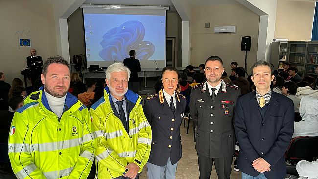 Rispetto delle norme del Codice della Strada, la Prefettura organizza incontri nelle scuole della provincia 