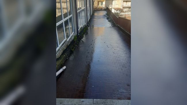 Gibellina, segnalazione di alcuni genitori sulla rampa di accesso alla scuola media 