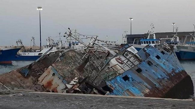 Abbandono e degrado dei relitti nel porto di Mazara: un bel “biglietto da visita