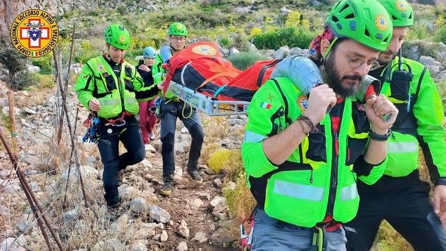 masso-si-stacca-durante-la-scalata-alpinista-precipita-per-15-metri-a-pizzo-monaco