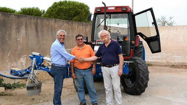 Mazara, prove tecniche all’autoparco comunale per il maxidecespugliatore