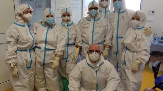 Mazara del Vallo, il Vescovo entra nel reparto covid dell’ospedale