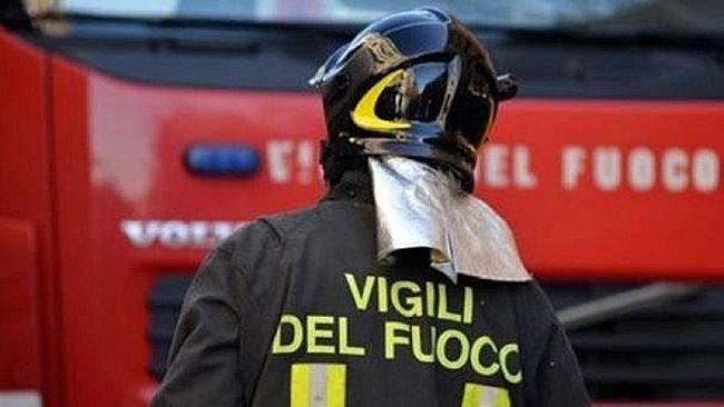 Trapani, incendiata porta di un appartamento. È caccia ai malviventi