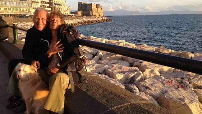 Da Venezia a Favignana a piedi, insieme al loro inseparabile meticcio saranno accolti dal Sindaco Pagoto