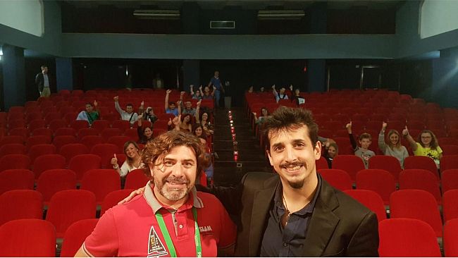 VIDEO – Intervista a Roberto Lipari che presenta il suo film “tuttAPPosto” al cine Eden
