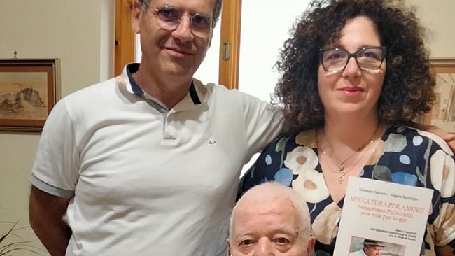 La storia dell'ultimo mastru fascitraru degli Iblei, Sebastiano Pulvirenti, in un libro sulle api