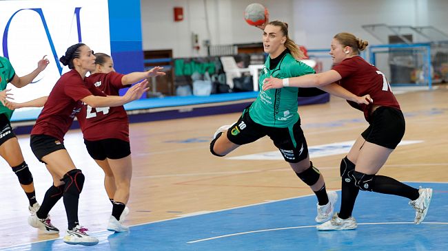 ​Pallamano, le Arpie di Erice strapazzano la Handball Trapani: il derby finisce 14-40