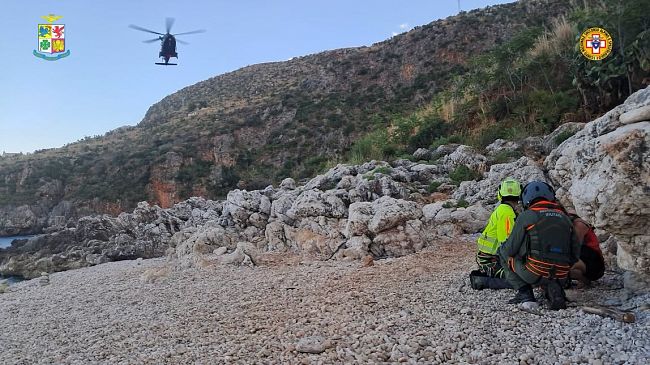 turista-colta-da-malore-a-cala-delluzzo-scatta-il-soccorso-in-elicottero