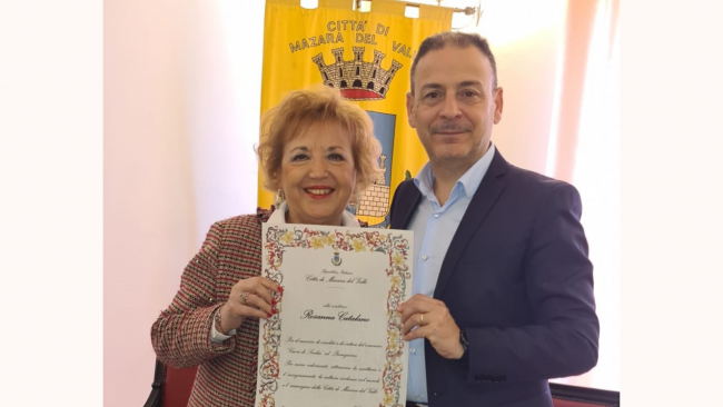 ​Mazara, conferito un riconoscimento del Comune alla scrittrice Rosanna Catalano autrice del romanzo “Cuori di Sicilia”