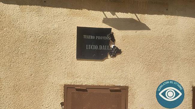 Segnalazioni del cittadino: lo scempio del Teatro Lucio Dalla