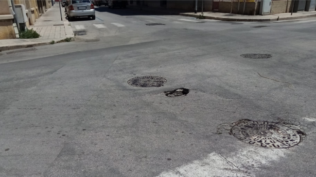 Trapani, profonda buca all'incrocio delle vie Alcamo e Lonero
