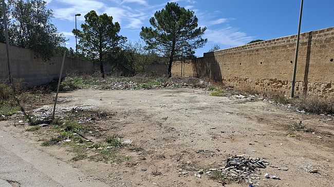 Mazara, ripulita dalla spazzatura la via Enzo Ferrari