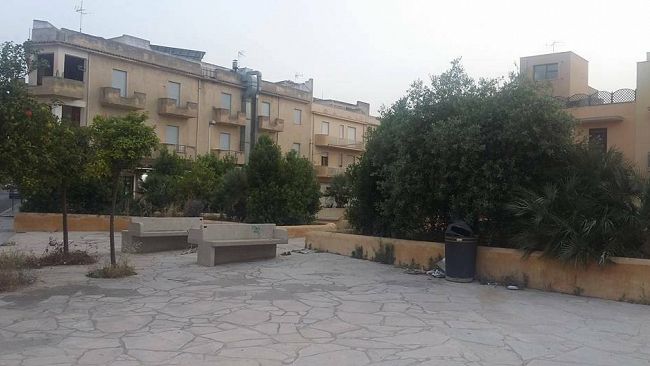 Mazara, Degrado ed abbandono di piazza Imam al Mazarì. Disagi per i residenti