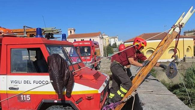 Rinvenuto cadavere in un pozzo a Salemi. Le operazioni di recupero gestite dai S.A.F. dei Vigili del Fuoco.