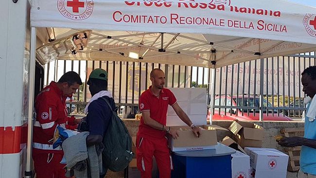 Campobello, il campo di “sosta temporanea” della CRI per i lavoratori stagionali stranieri in attesa di occupazione