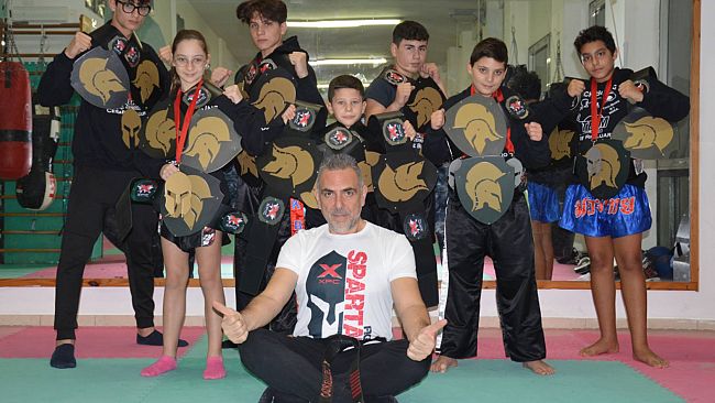 Kick Boxing, sette trapanesi ottengono 18 vittorie e 5 medaglie d'argento