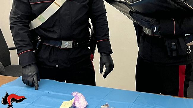 Marsala, 25enne arrestato dai Carabinieri per spaccio: sequestrate cocaina e hashish