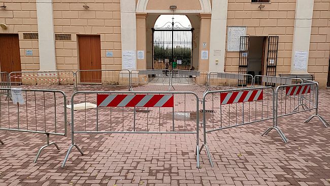 Mazara, cimitero, dopo due anni ancora non risolto cedimento di parte del piazzale dell’ingresso principale  