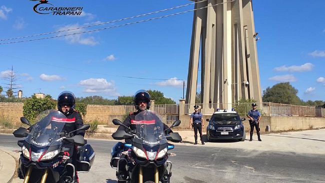 Maltrattamenti contro la madre e la sorella, allontanato un 18enne