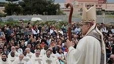 Domenica “Giovaninfesta” nel piccolo centro di Vita, il Vescovo: «Noi adulti accettiamo la sfida che i giovani ci lanciano»