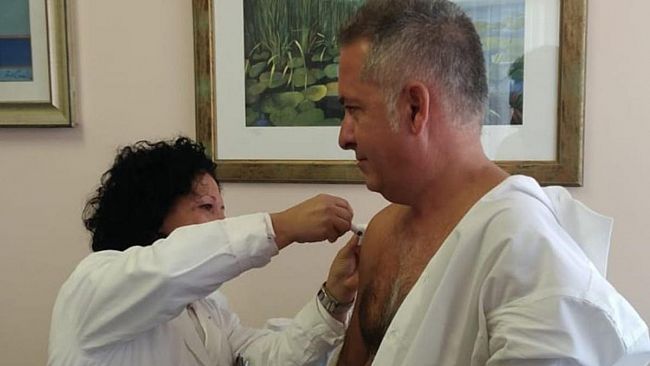 Asp di Trapani, il direttore generale si vaccina e apre la campagna antinfluenzale 2019/2020