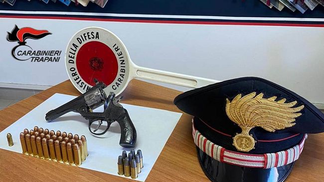 Marsala, deteneva in casa un’arma illegale: i Carabinieri arrestano 72enne