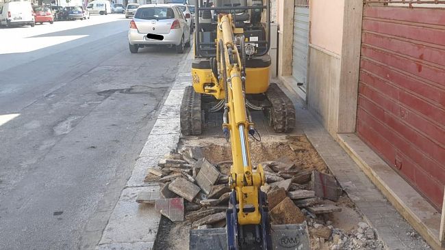 Trapani, 3 squadre al lavoro per riparare marciapiedi ed eliminare buche stradali