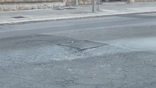 Trapani, disagi in Via Osorio per un tombino sopraelevato