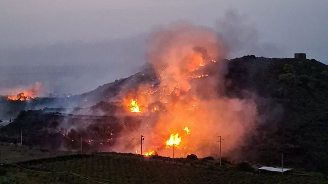Incendio a Pantelleria, l'aggiornamento sulla situazione
