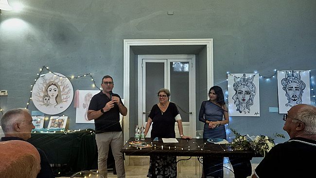 castellammare-inaugurata-la-mostra-di-pittura-i-fiori-del-mare-di-marlene-leoncino